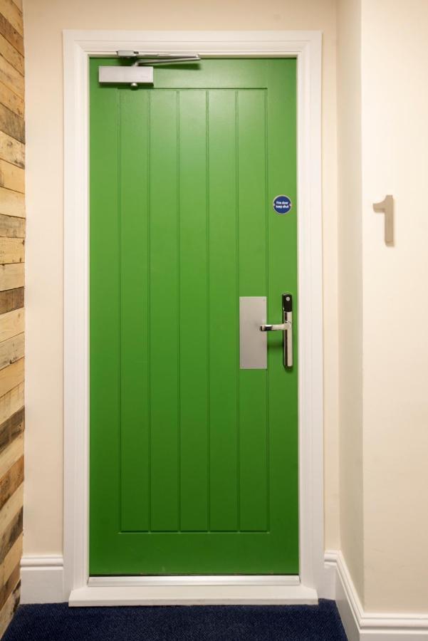 No 1 Wood Street Apartment Swindon Exterior photo
